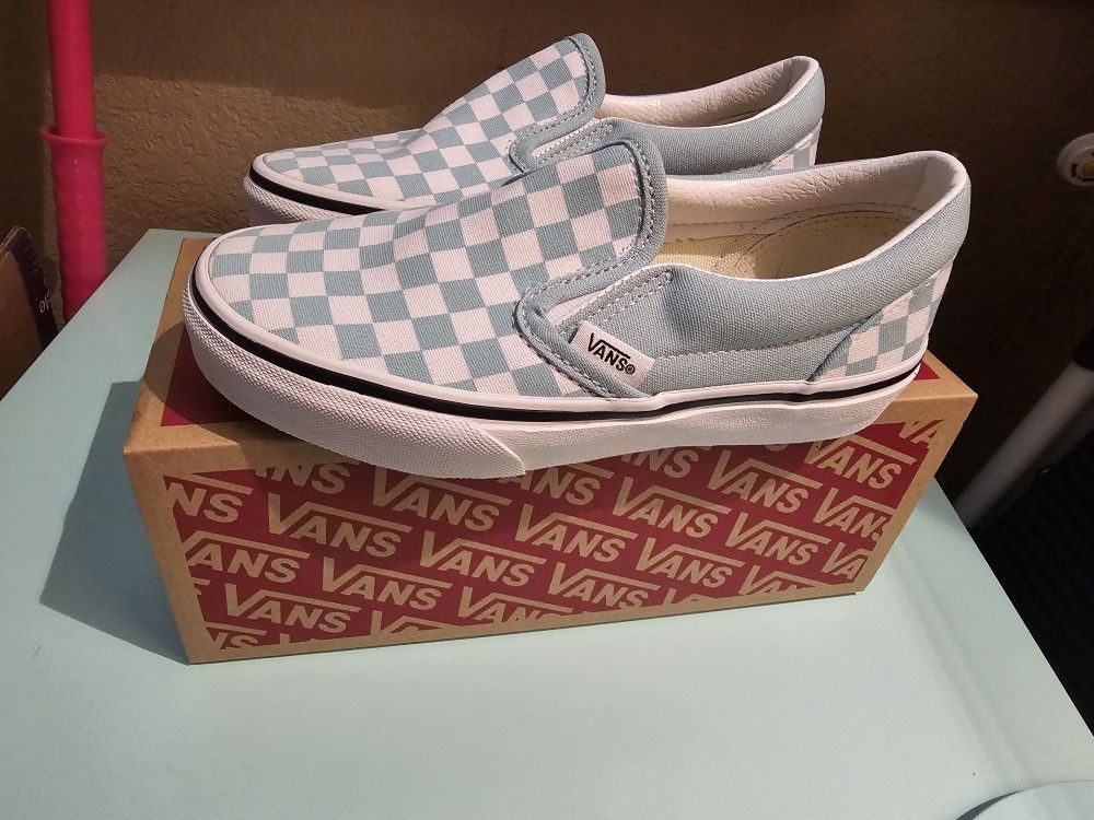 New Girls size 2 slip on vans/ checkered FIRM

