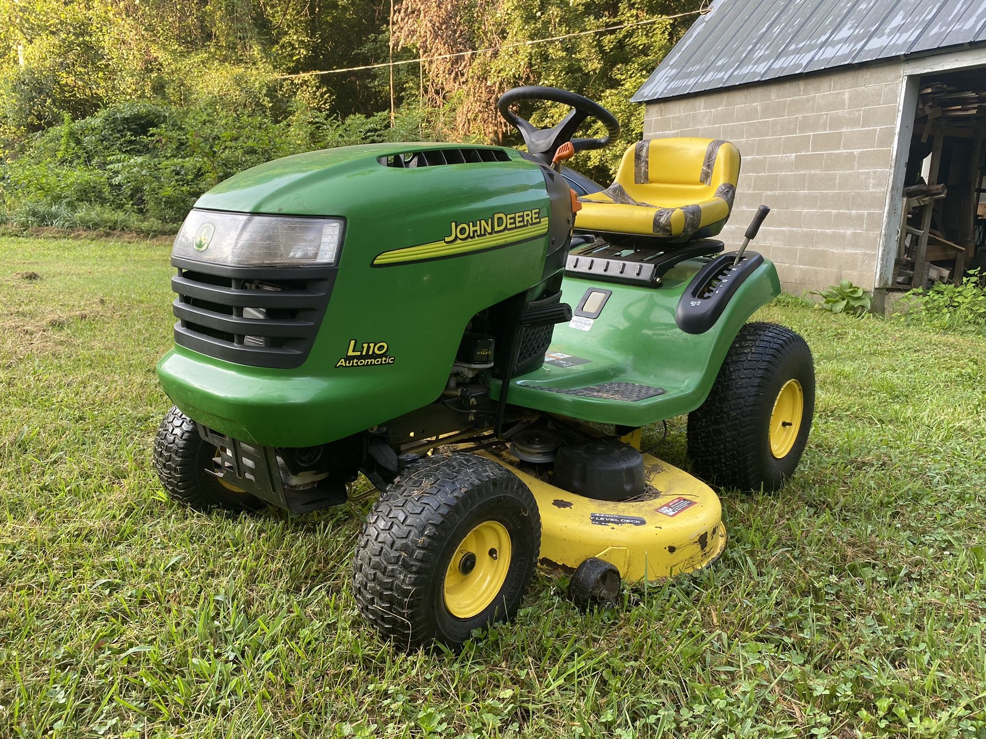 John Deere L110