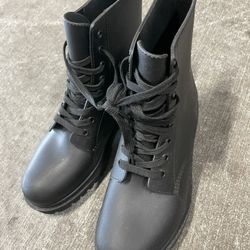 Men’s black size 10 high top rubber work boots