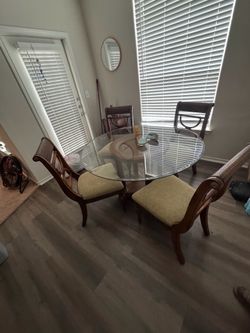 *** Must Sell - Very Nice 4 Chair Round Glass Top -Oak wood table