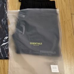 Essentials Shorts 