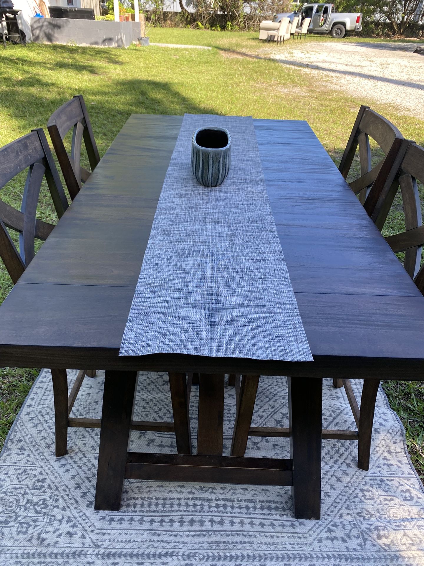 Hermoso Comedor Alto De Madera Con 4 Sillas, En Perfectas Condiciones.
