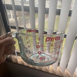 Pyrex 8 Cups Measuring Cup