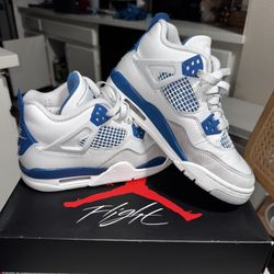 Jordan 4 Retro 