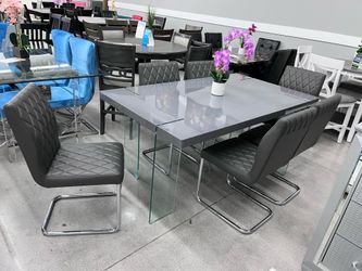 Modern Dining Set ✨ Easy Financing available ✨ No credit needed