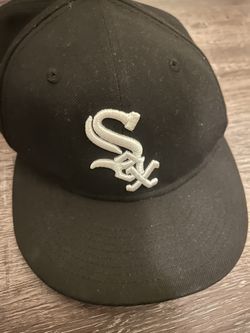 Black and white Chicago White Sox fitted hat