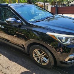 Black Hyundai Santa Fe Sport