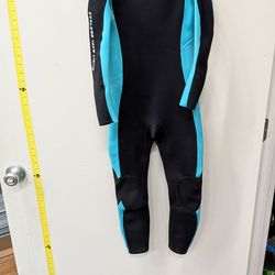 Child's size 8 wet suit wetsuit. Lansru