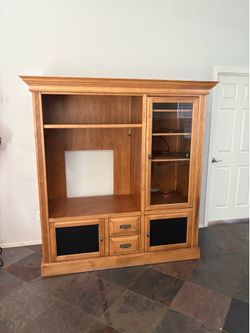 Entertainment center