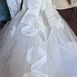 Wedding Dress Brand New Size 10 $300 obo