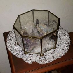 VINTAGE BRASS CRYSTAL DIAMOND CUT GLASS OCTAGON KNICKKNACK TRINKET JEWELRY BOX DECOR DISPLAY