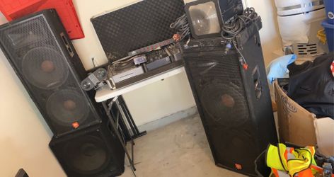 DJ