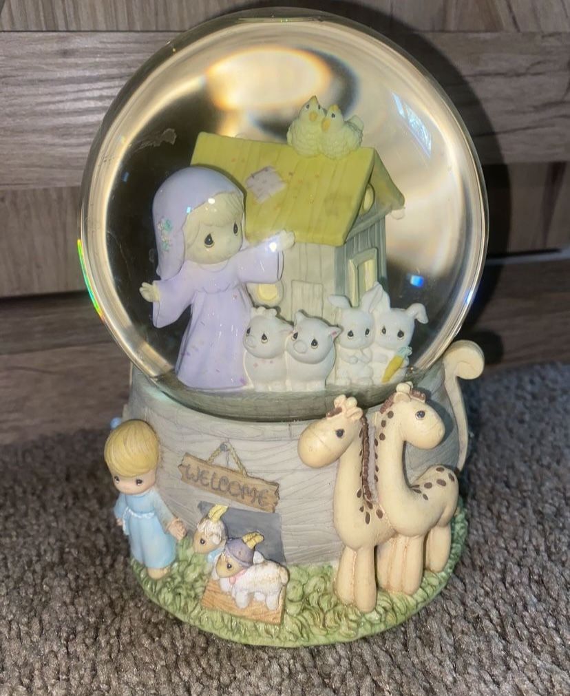 Precious Moments Snowglobe