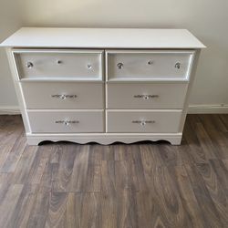 Dresser   6  Drawers