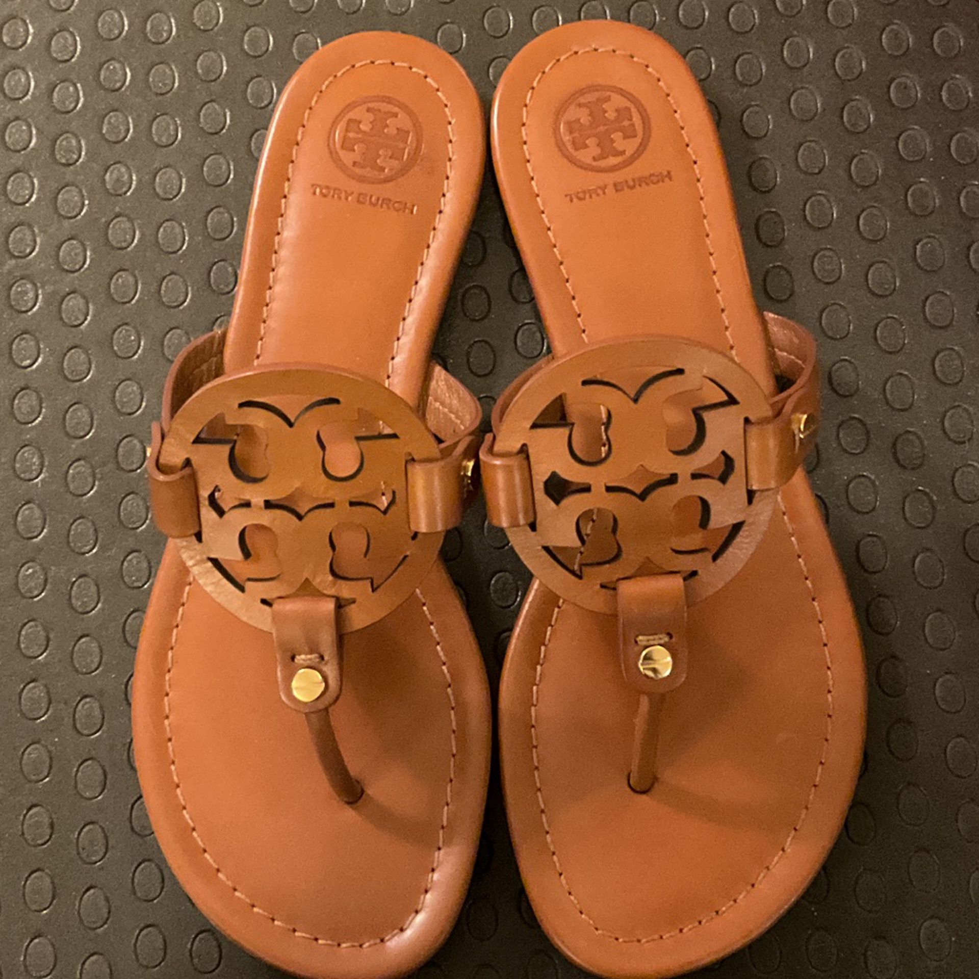 New Tory Burch Sandals for Sale in Chandler, AZ - OfferUp