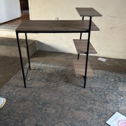 FREE DESK ☀️ 2791 Chalar Street 92123