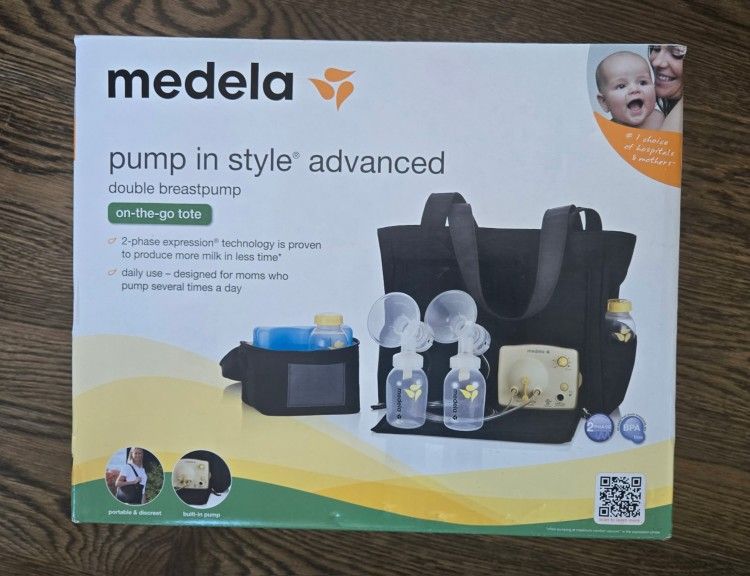 Like New Medela Breast Pump & TONS of Accessories