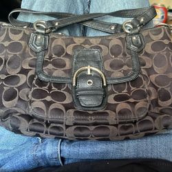 Coach Signature Purse $$$$