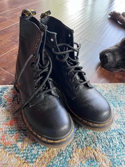 Doc Martens, like new, read description