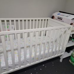 Crib With Changing Station 