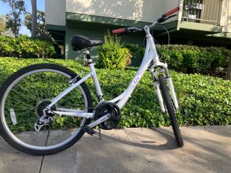 Giant Liv Sedona DX Step-Through Comfort Bike