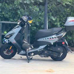2023 Italica 50 Cc Scooter For Sale Or Trade 