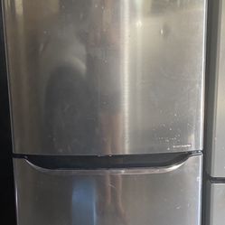 LG Refrigerator/Freezer For Sale 