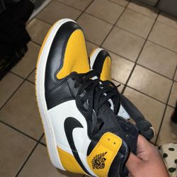 2022 Air Jordan 1 Retro High OG 'Yellow Toe' sz14