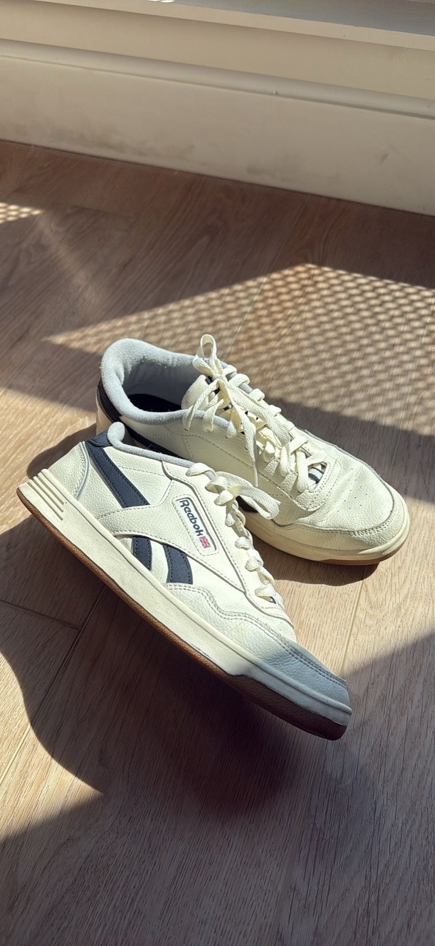 Reebok White&Navy Sneakers