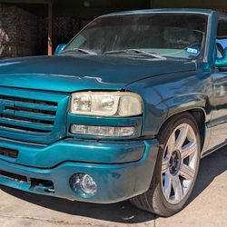 2005 GMC Sierra - SINGLE CAB V8