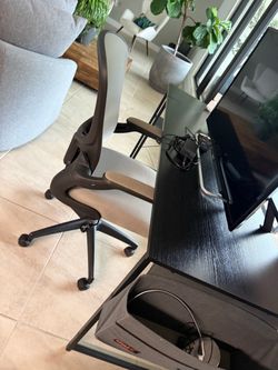 Modern Desk / Workstation + TV