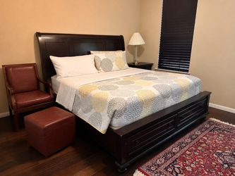 King Bedroom Set – Bed, Nightstand & Mattress