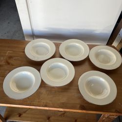Soup/salad Plates Set 18 Dlrs