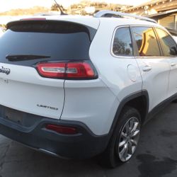 15 Jeep Cherokee FWD Part Out