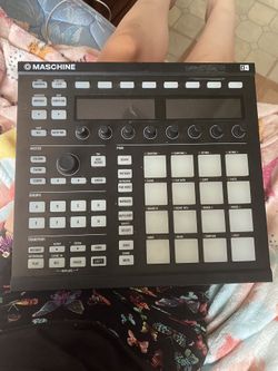 Comes With Maschine Mixer, Red Interface, With Microphone . 