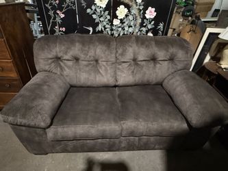 Ashley Furniture Gray Loveseat – Excellent Condition
