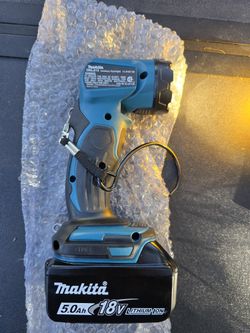 18V LXT Lithium-
lon Cordless LED Flashlight (Tool- Only