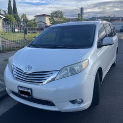2013 Toyota Sienna Limited minivan AWD V6 Blizzard Pearl White