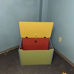 Lil Tykes Toy Box