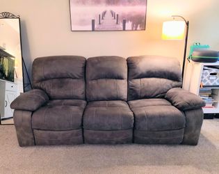 3-Seat Power Reclining Sofa – Excellent Condition – $550 OBO