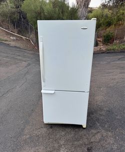Refrigerator household fridge bottom freezer whirlpool full size (free local delivery) $400 firm