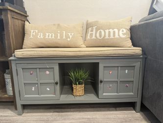 Entrance bench with comfort cushion