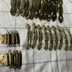 Hardware Pulls  28 Pc- Brass? Metal Hinges, Pulls, And Plates 