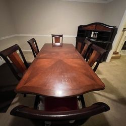 Dining Room Table - 6 Chairs - Nook
