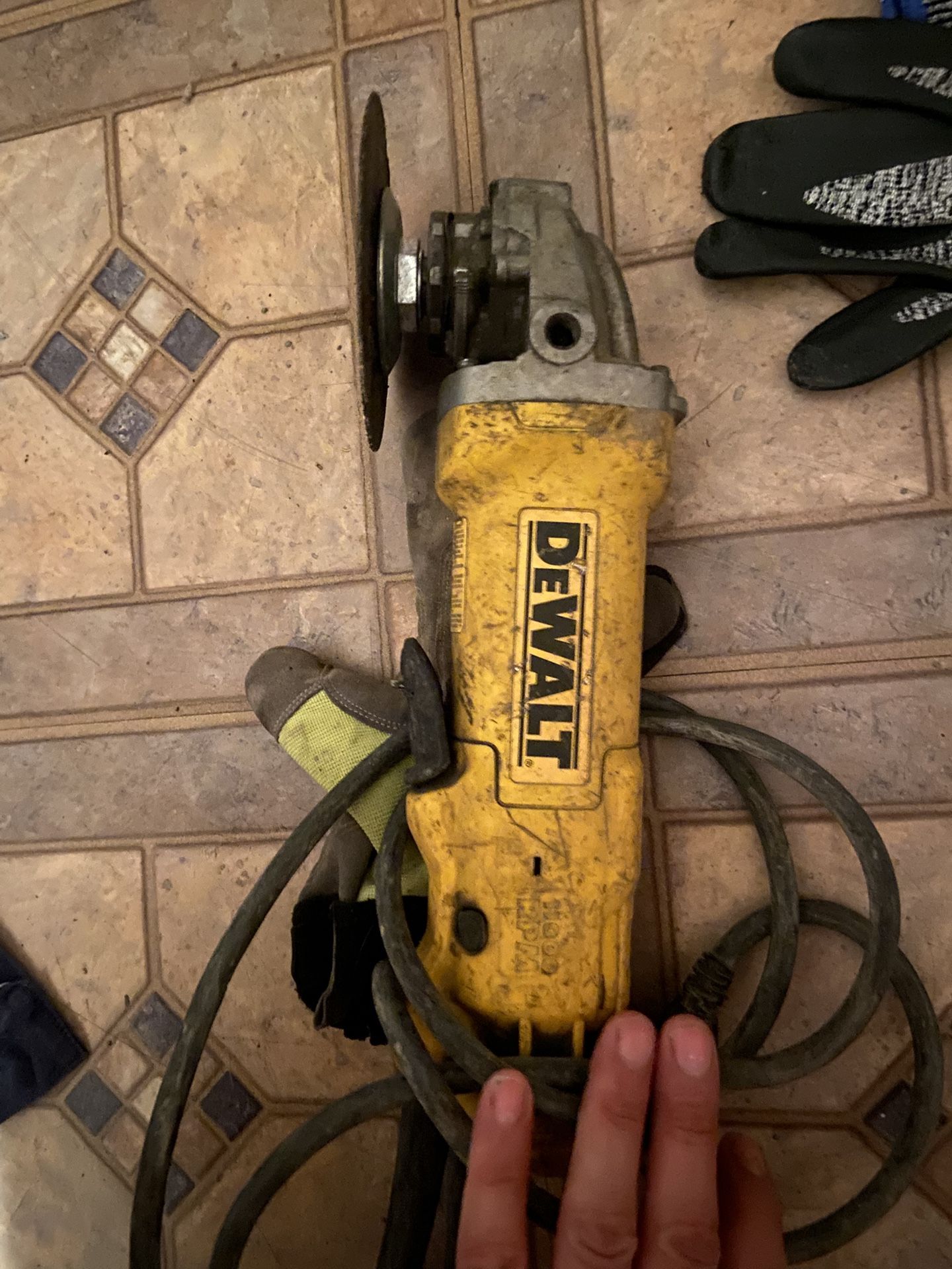 DEWALT CORDED ELECTRIC GRINDER