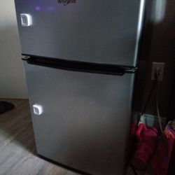 Whirlpool Mini Fridge 