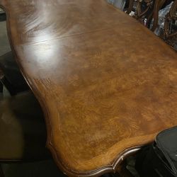 Dining Room Table & Chairs