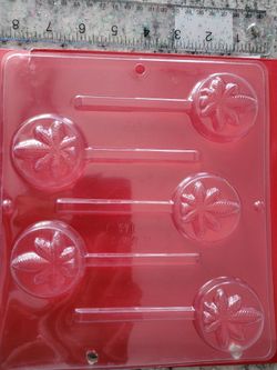 (1) X $ 2.00.  Cannabis Plastic Chocolate Mold/Molde Para Chocolate 