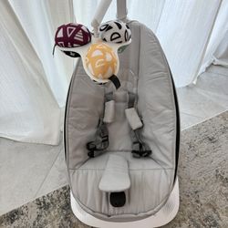 4moms mamaRoo Amazing Swing! 