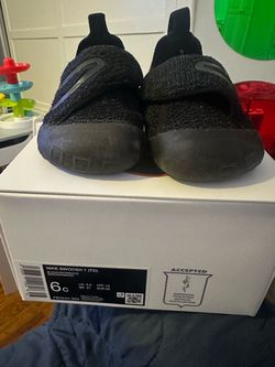 Nike Swoosh 1 flyknit size 6c